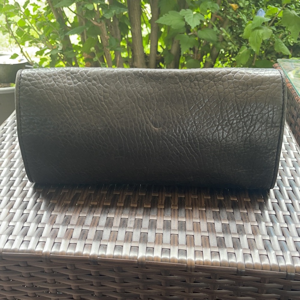 Michael kors Pebbled leather MK clutch with gun metal zipper. - Picture 3 of 16